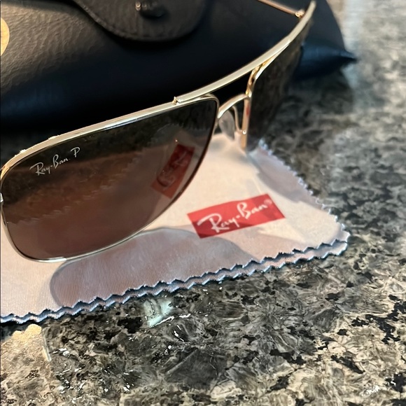 Ray-Ban Chromance Gold Framed Sunglasses-Like New! - Picture 4 of 4